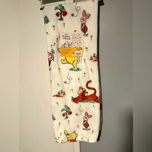 Disney Winnie the Pooh Plush Throw! ⭐️